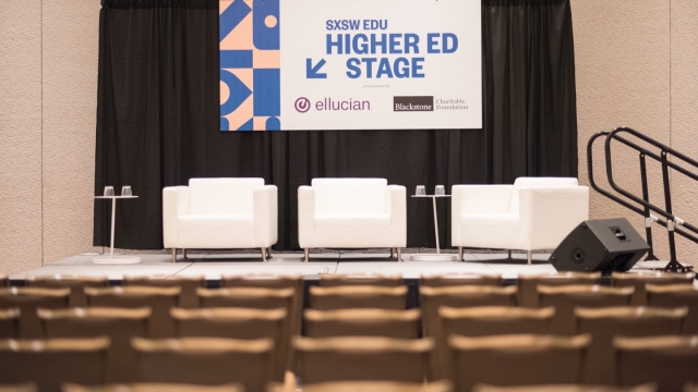 Debate / Talk room set at SXSW EDU 2018 – photo by Alejandro Mendoza.