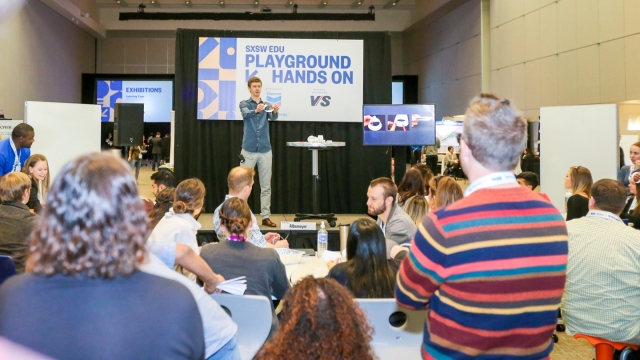 SXSW EDU 2018 hands on, Inspiring Curiosity in Mathematics – photo by Diego Donamaria.